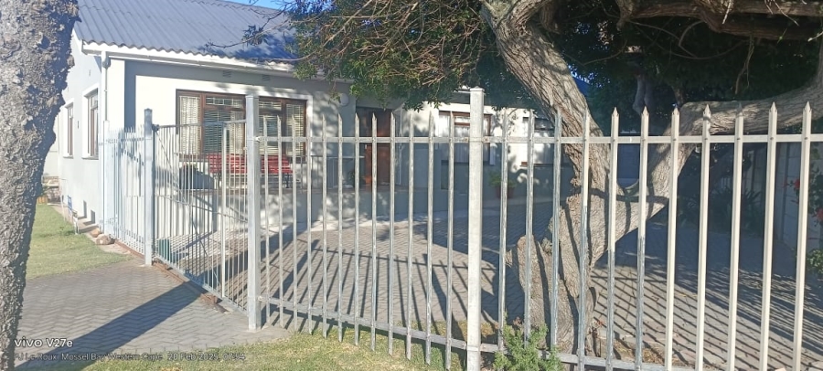 5 Bedroom Property for Sale in Hartenbos Central Western Cape